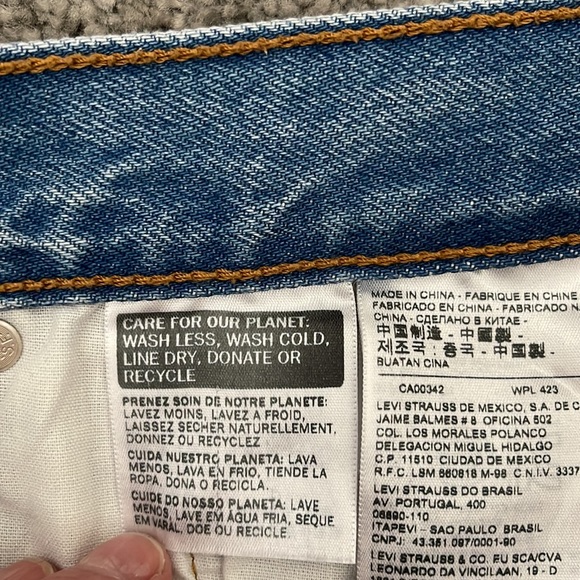 LEVI 501 high rise jean shorts with cut out detailing and button fly - Picture 13 of 13